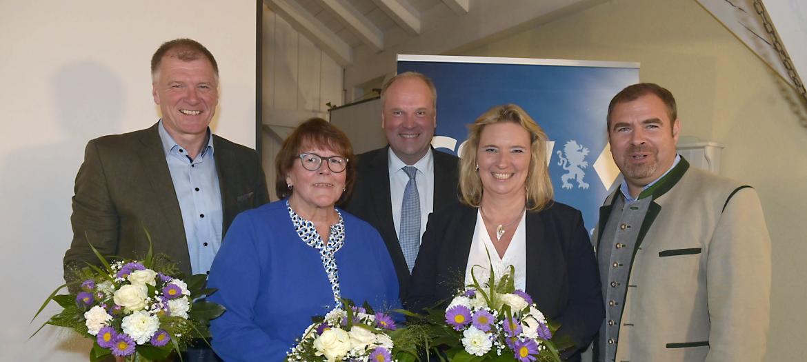 Slider: 2 | Die Unterhachinger CSU-Landtagsabgeordnete Kerstin Schreyer ist bei der Teilkreisvertreterversammlung im Hotel Limmerhof in Taufkirchen erneut zur Direktkandidatin für den Stimmkreis München-Land Süd gewählt worden. 