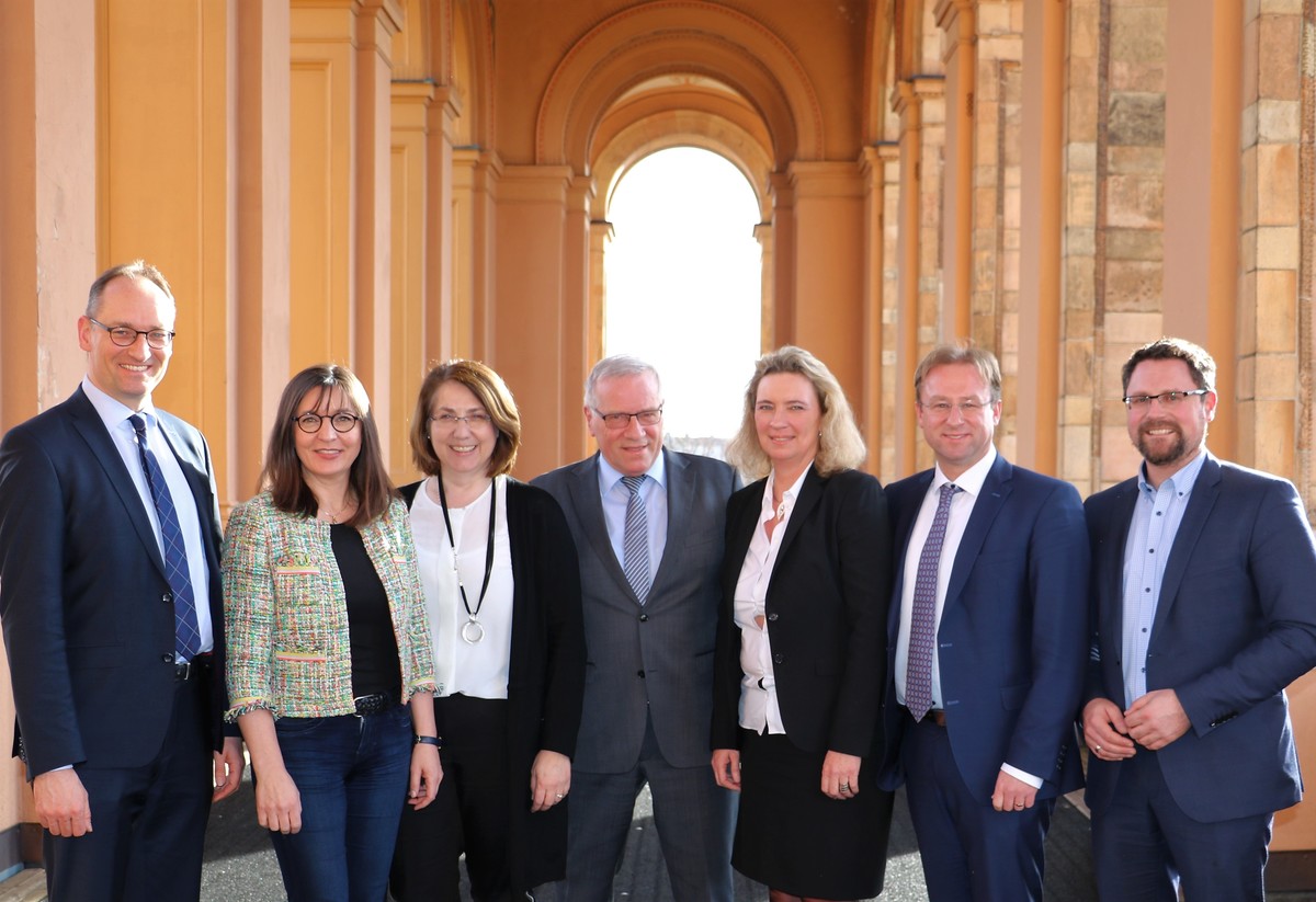 Bernhard Seidenath, MdL; Barbara Becker, MdL; Tanja Schorer-Dremel, MdL; Johannes Hintersberger, MdL; Staatsministerin Kerstin Schreyer, MdL; Wolfgang Fackler, MdL; Dr. Gerhard Hopp, MdL