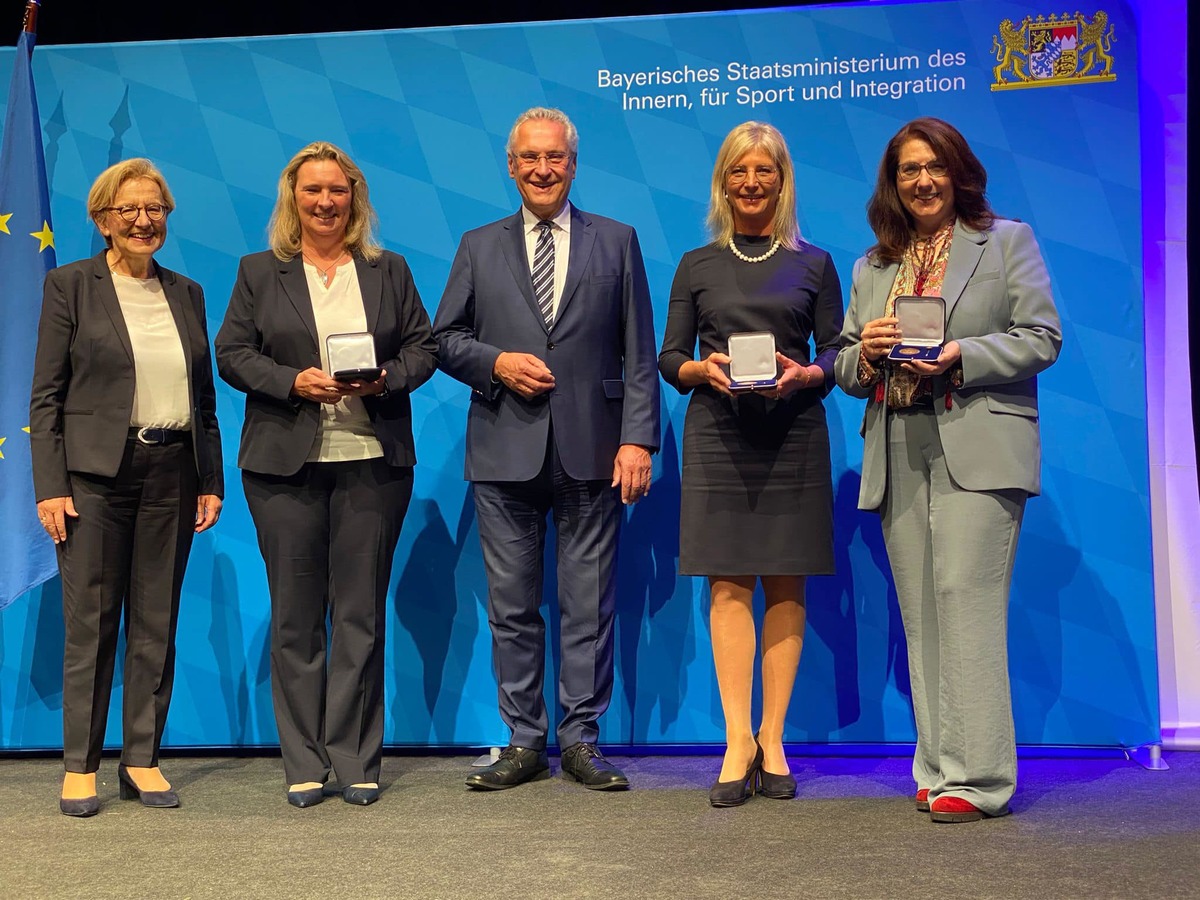 v.l.n.r.: Maria Els , Regierungsprsidentin von Oberbayern; StMin Kerstin Schreyer, MdL; StM Joachim Herrmann, MdL; Ulrike Scharf, MdL; Tanja Schorer-Dremel, MdL