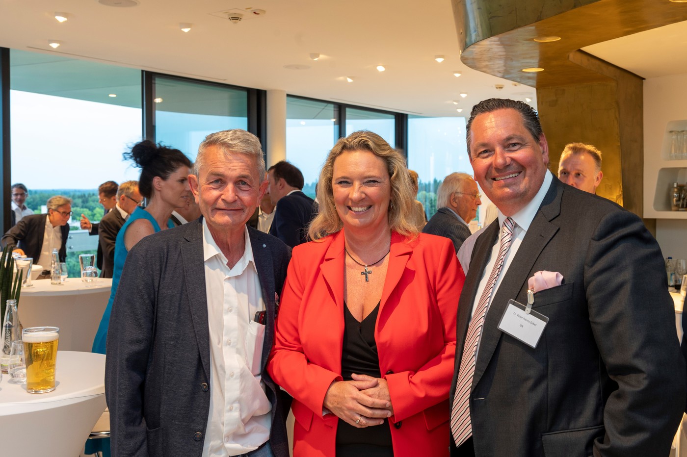 Slider: 4 |  50 Unternehmerinnen und Unternehmer folgten der gemeinsamen Einladung von Staatsministerin a.D. Kerstin Schreyer, MdL und Dr. Peter Hanns Zobel zum Get-Together in den Faculty Club des IZB – Impulsvortrag von Bertram Brossardt, vbw