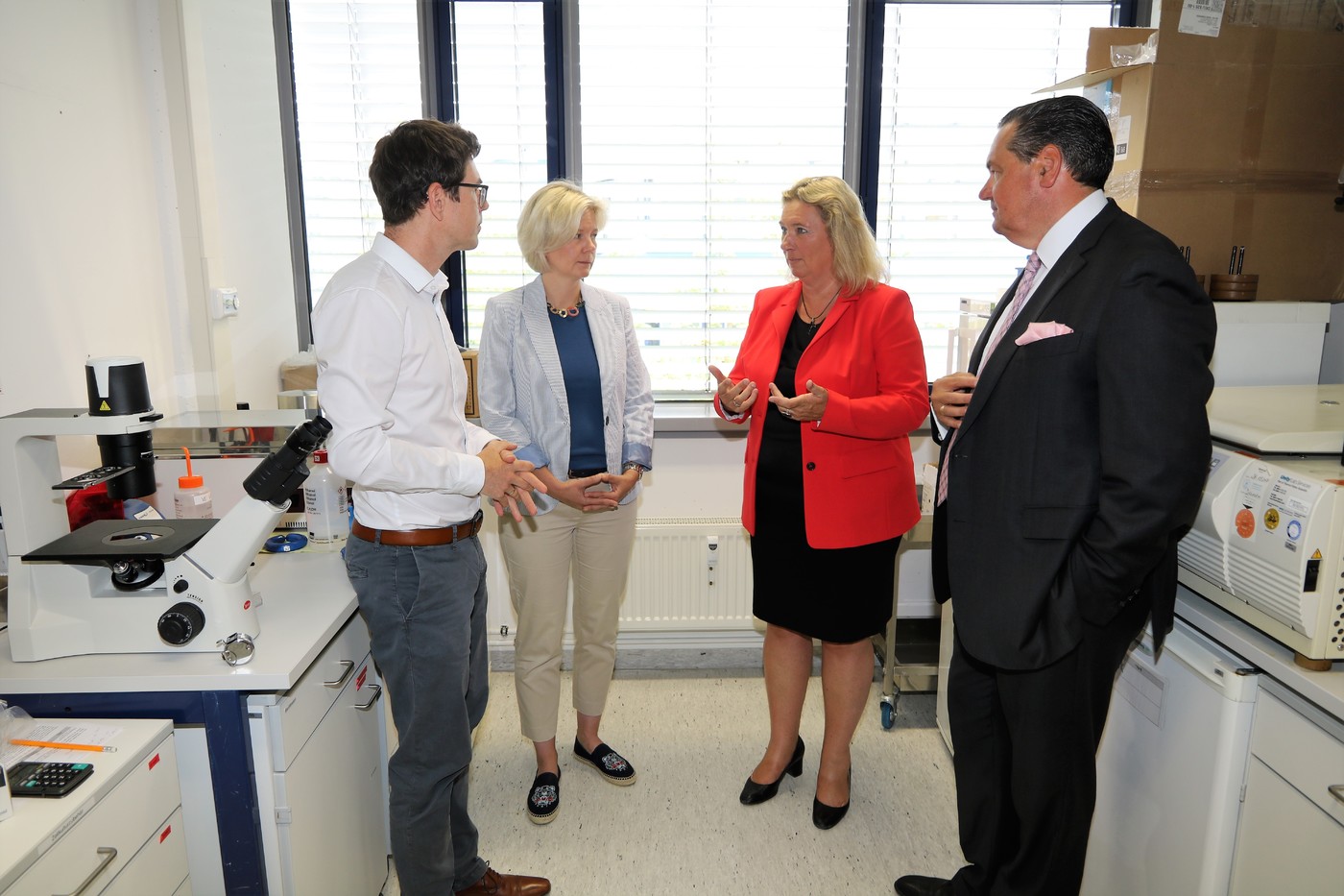 v.l.n.r.: Dr. Markus Waldhuber, Dr. Kathrin Ladetzki-Baehs, Staatsministerin a.D. Kerstin Schreyer, MdL, Dr. Peter Hanns Zobel