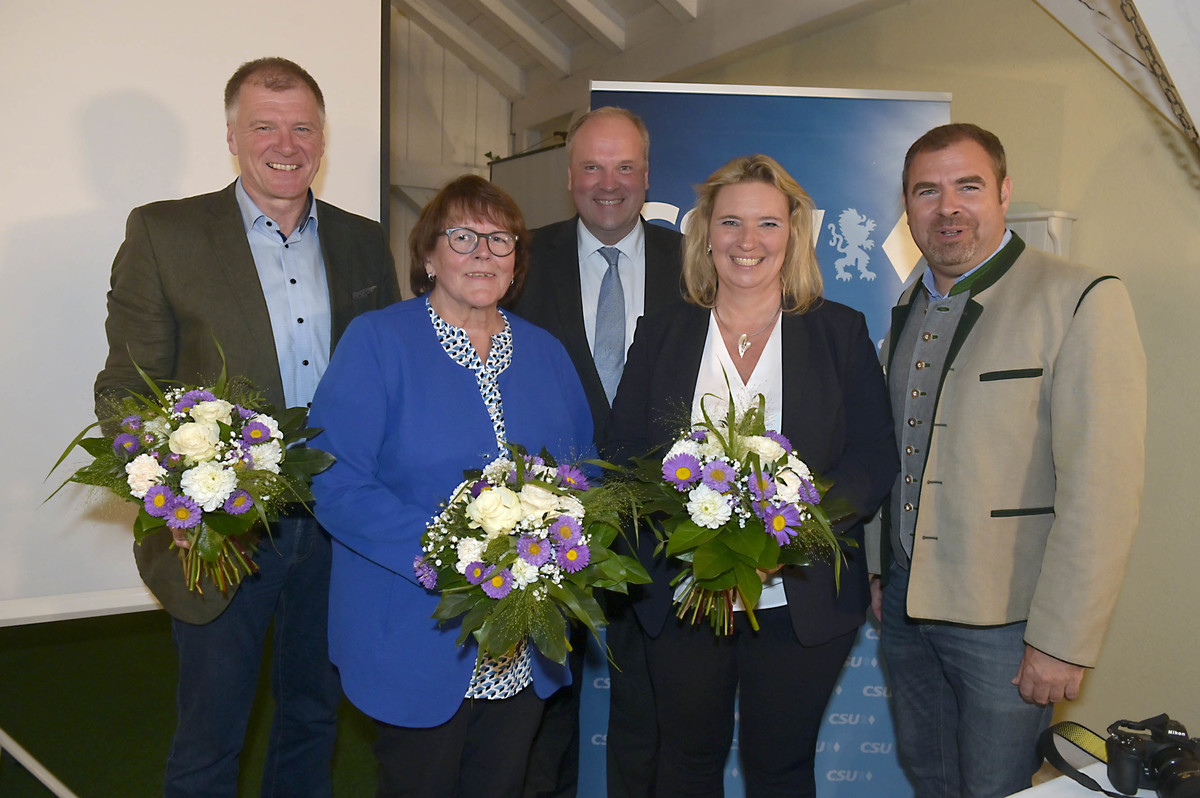 v.l.n.r.: Brgermeister Stefan Schelle; Bezirksrtin Ilse Wei; Landrat Christoph Gbel; Staatsministerin a.D. Kerstin Schreyer, MdL; Florian Hahn, MdB