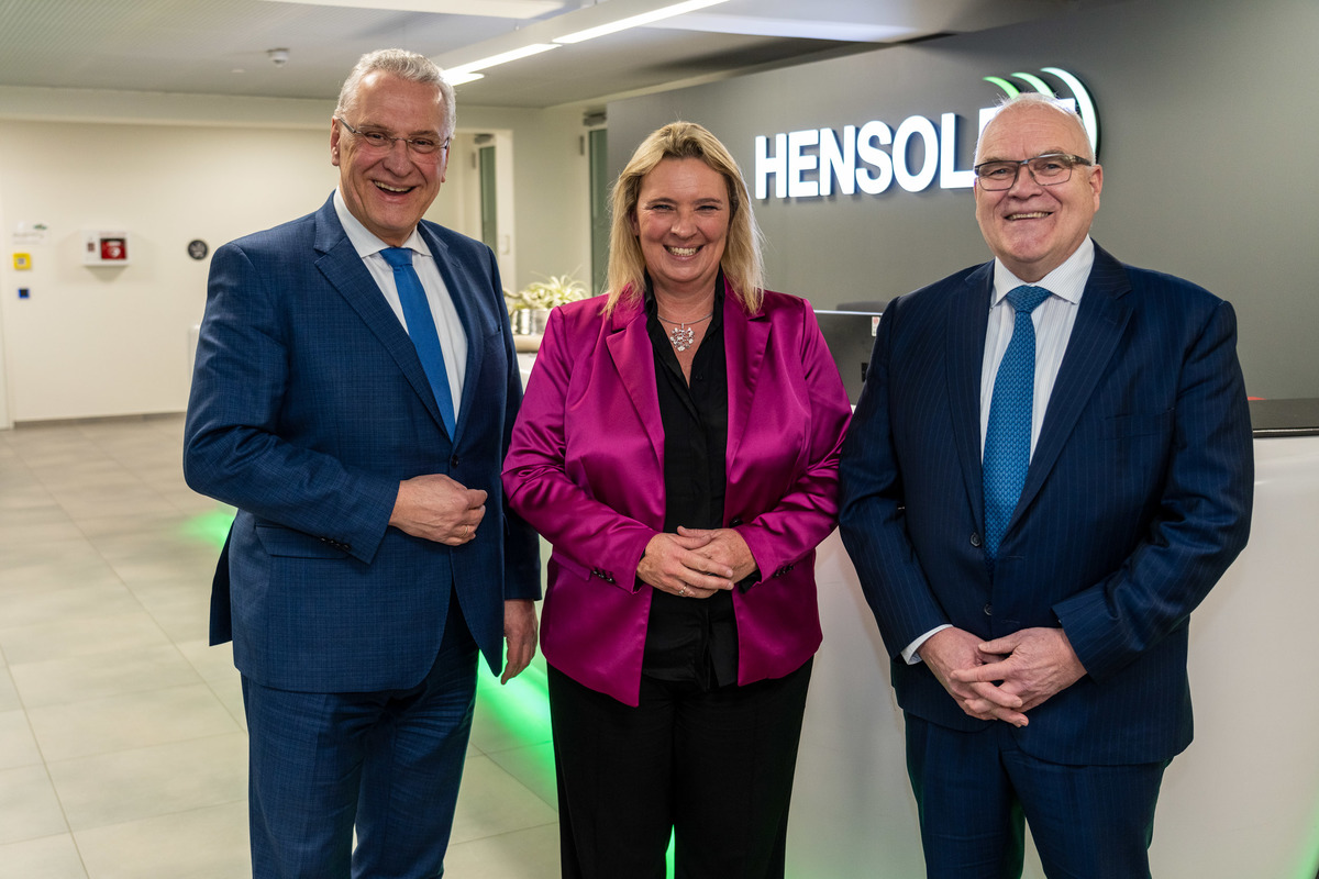 v.l.n.r.: Staatsminister des Innern, fr Sport und Integration Joachim Herrmann, MdL; Staatsministerin a.D. Kerstin Schreyer, MdL; Thomas Mller, CEO HENSOLDT AG 