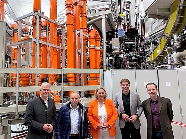 v.l.n.r.: Steffen Vogel, MdL; Prof. Dr. Arne Kallenbach, Projektleiter ASDEX Upgrade; Staatsministerin a.D. Kerstin Schreyer, MdL; Brgermeister Maximilian Bltl; Dr. Markus Teschke, Betriebsleiter ASDEX Upgrade