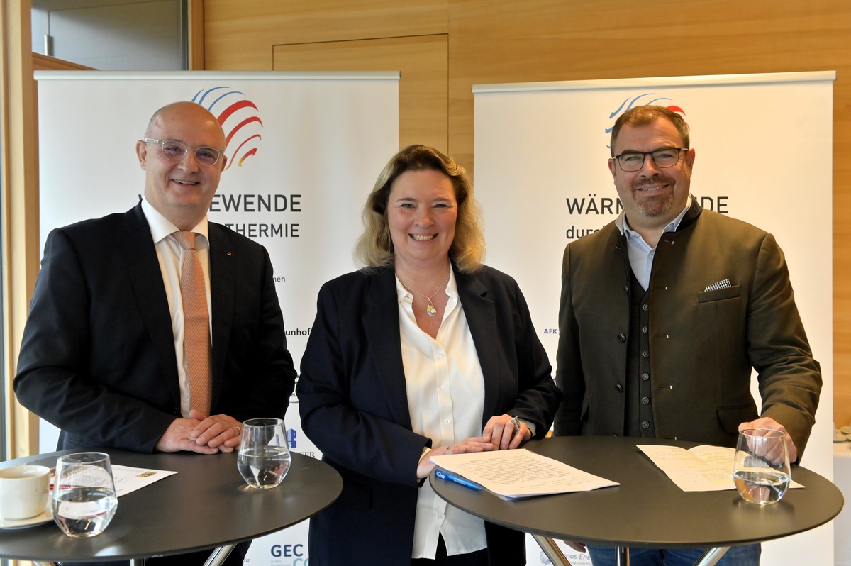 v.l.n.r.: Andreas Lederle, Geschftsfhrer Erdwrme Grnwald GmbH; Staatsministerin a.D. Kerstin Schreyer, MdL, energiepolitische Sprecherin der CSU-Landtagsfraktion; Florian Hahn, MdB