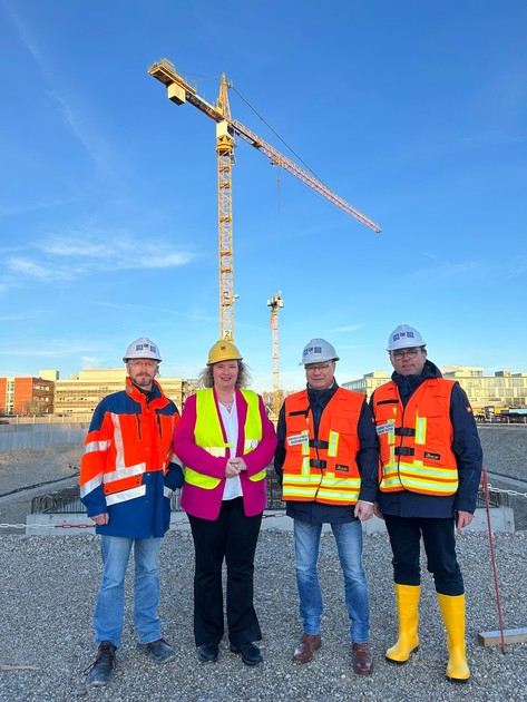 v.l.n.r.: Dr. Dimitri Steinke, Geschftsfhrer der Projektmanagement-Gesellschaft PMG, Staatsministerin a.D. Kerstin Schreyer, MdL, Brgermeister Hermann Nafziger, Stefan Schaudig, Geschftsleiter der Gemeinde Planegg