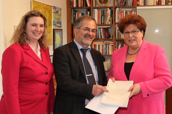 v.l.n.r. Kerstin Schreyer-Stblein, MdL; Dr. Matthias Ruhdorfer und Landtagsprsidentin Barbara Stamm