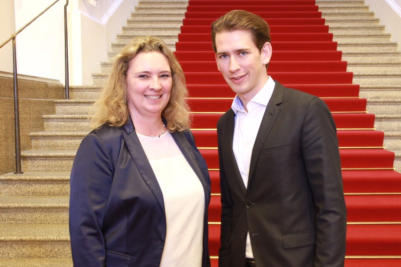 v.l.n.r.: Kerstin Schreyer-Stäblein, MdL und Österreichs Außenminister Sebastian Kurz v.l.n.r.: Kerstin Schreyer-Stäblein, MdL und Österreichs Außenminister Sebastian Kurz
