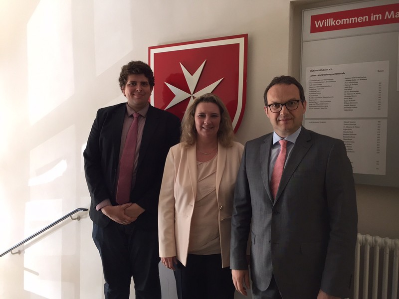 v.l.n.r.: Erik Waalkes, Kerstin Schreyer-Stblein und Christoph Friedrich